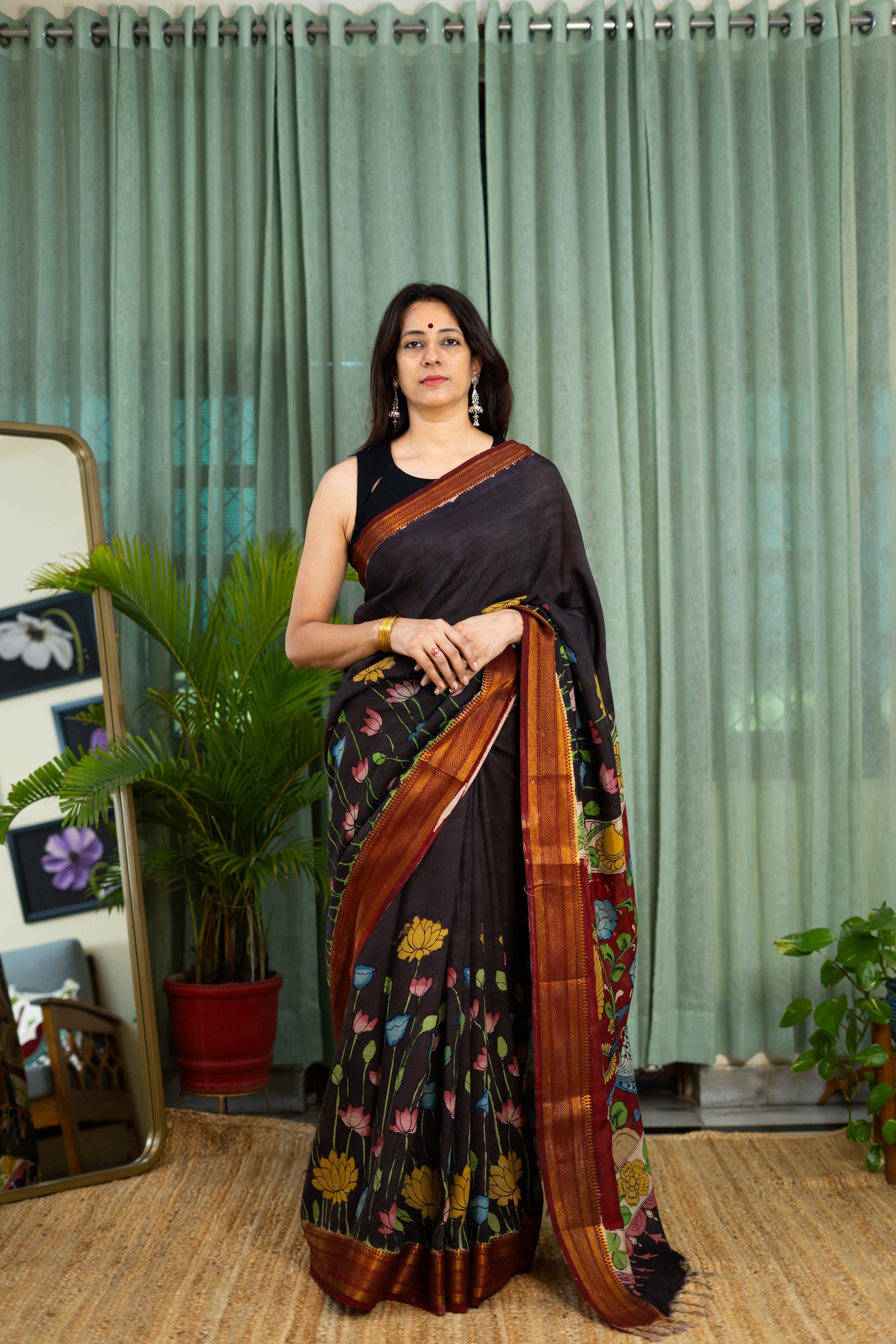 Elegant Black Kalamkari Silk Saree – Floral Hand-Painted Design
