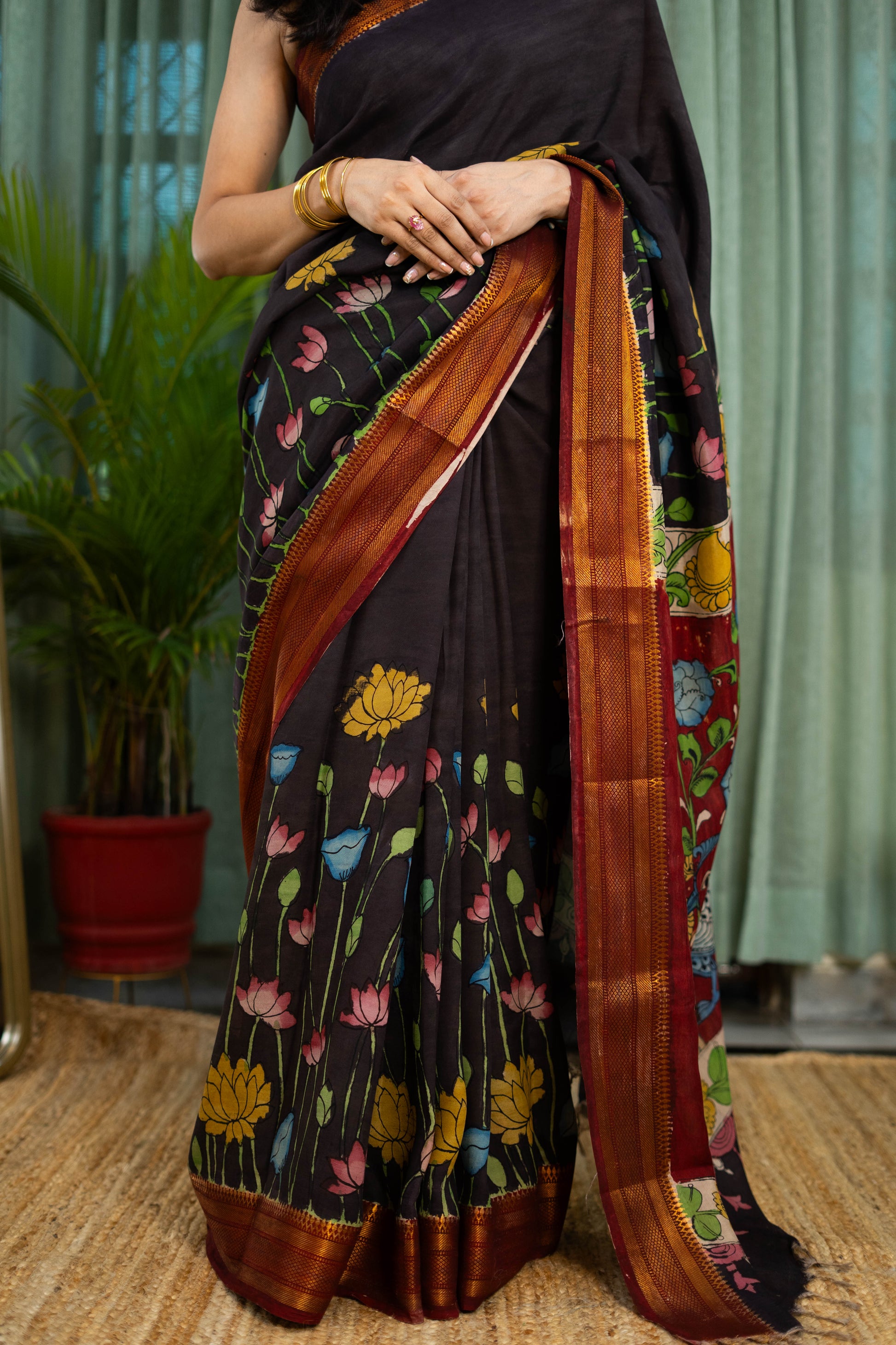 Elegant Black Kalamkari Silk Saree – Floral Hand-Painted Design