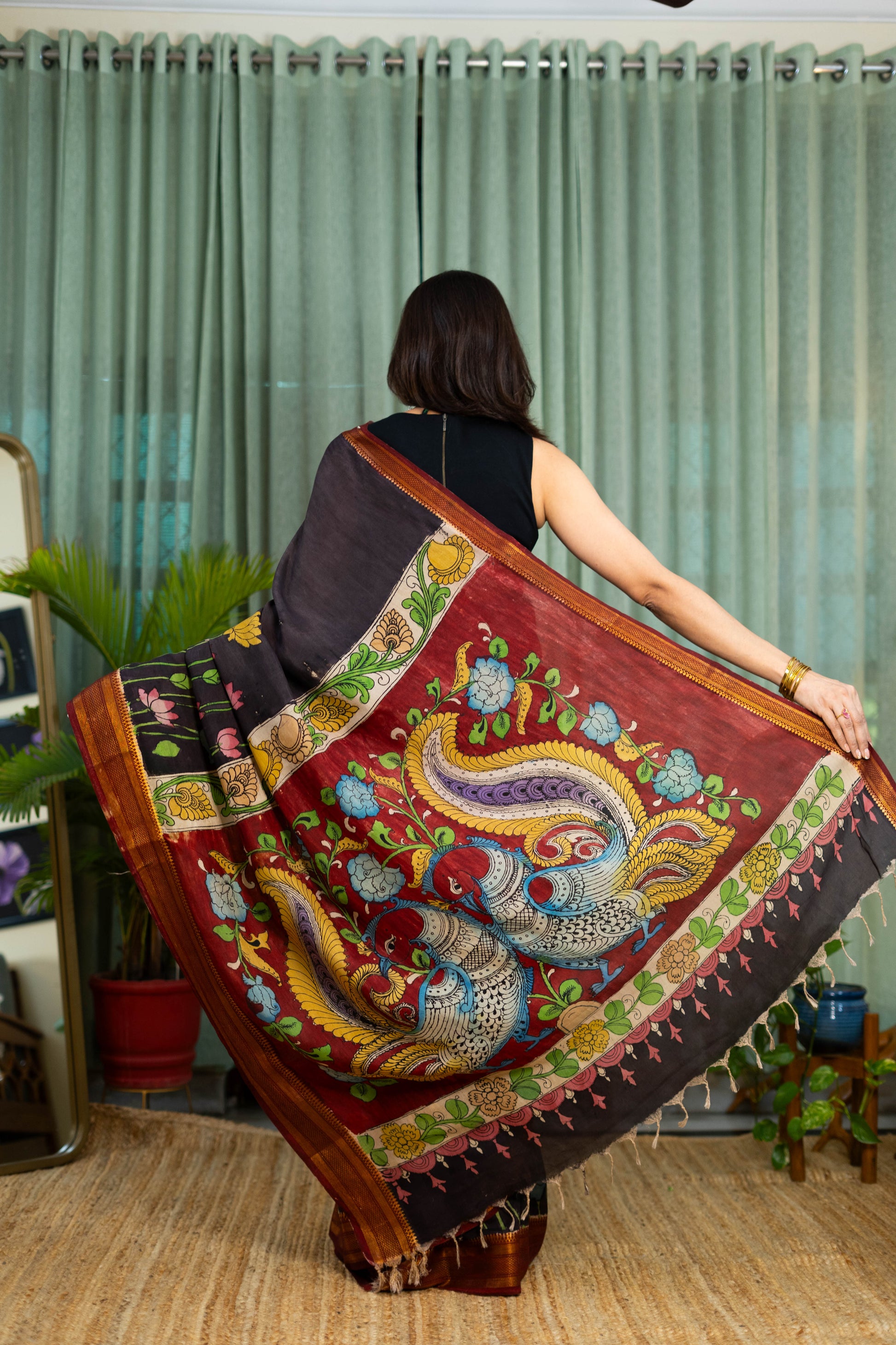 Elegant Black Kalamkari Silk Saree – Floral Hand-Painted Design