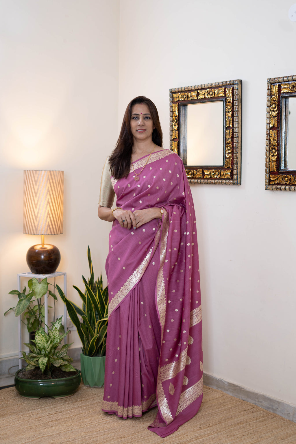 Maheshwari Silk Saree – Rose Pink Zari Buti & Leaf Motif Pallu
