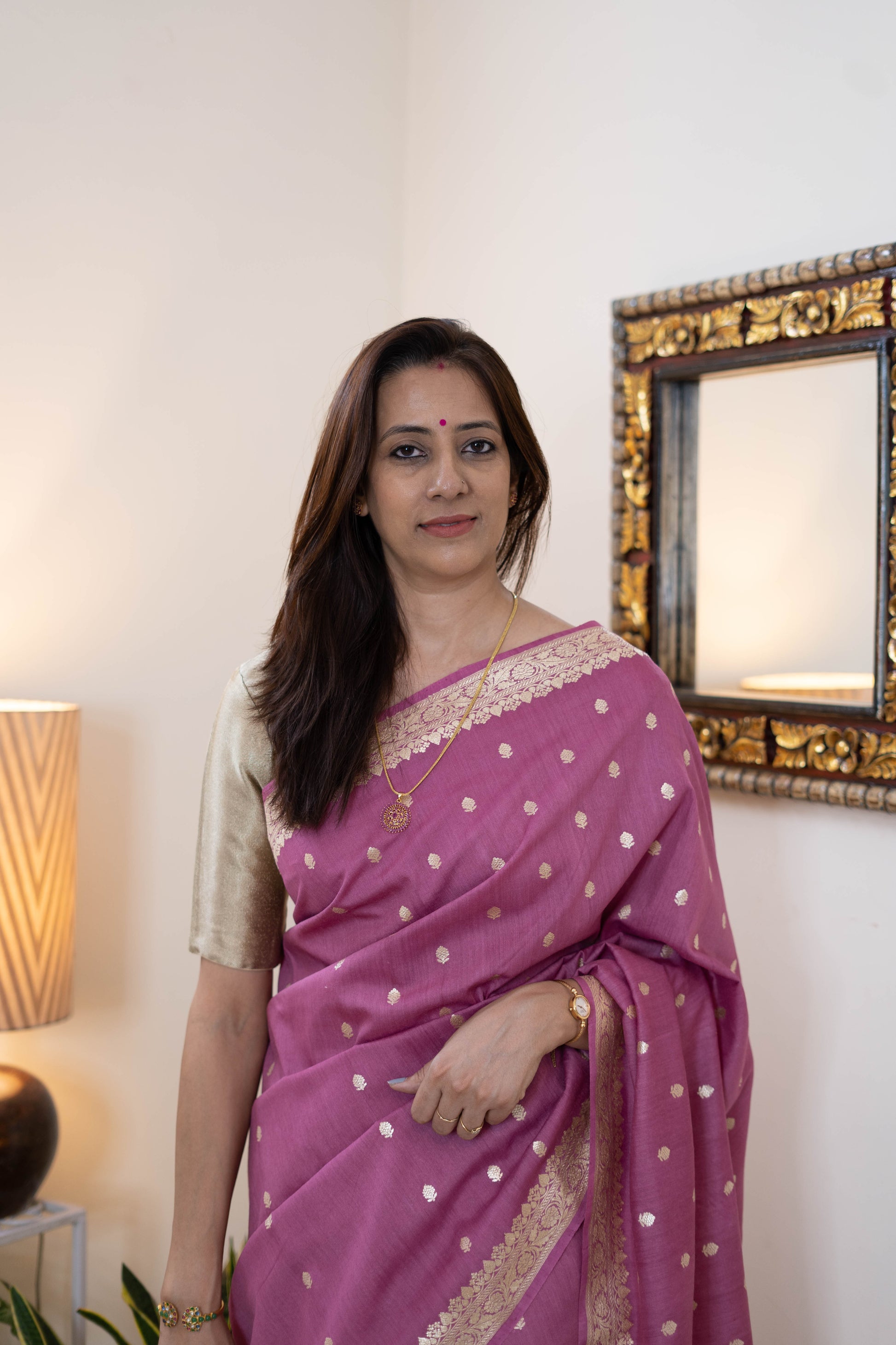 Maheshwari Silk Saree – Rose Pink Zari Buti & Leaf Motif Pallu