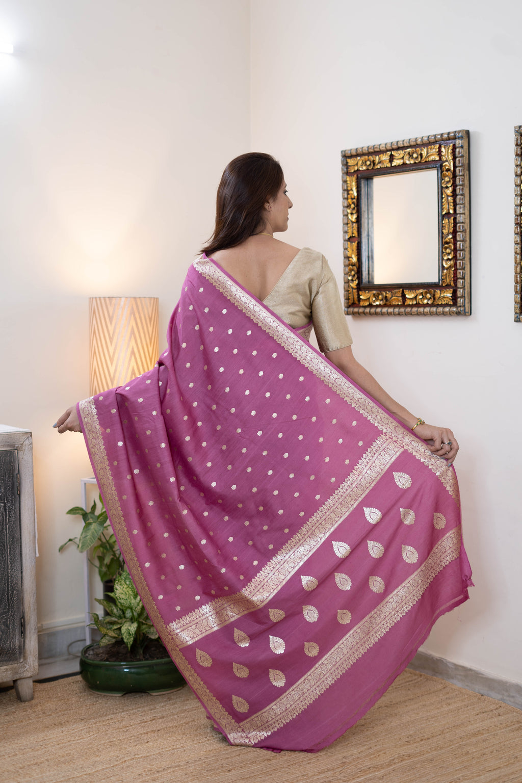Maheshwari Silk Saree – Rose Pink Zari Buti & Leaf Motif Pallu