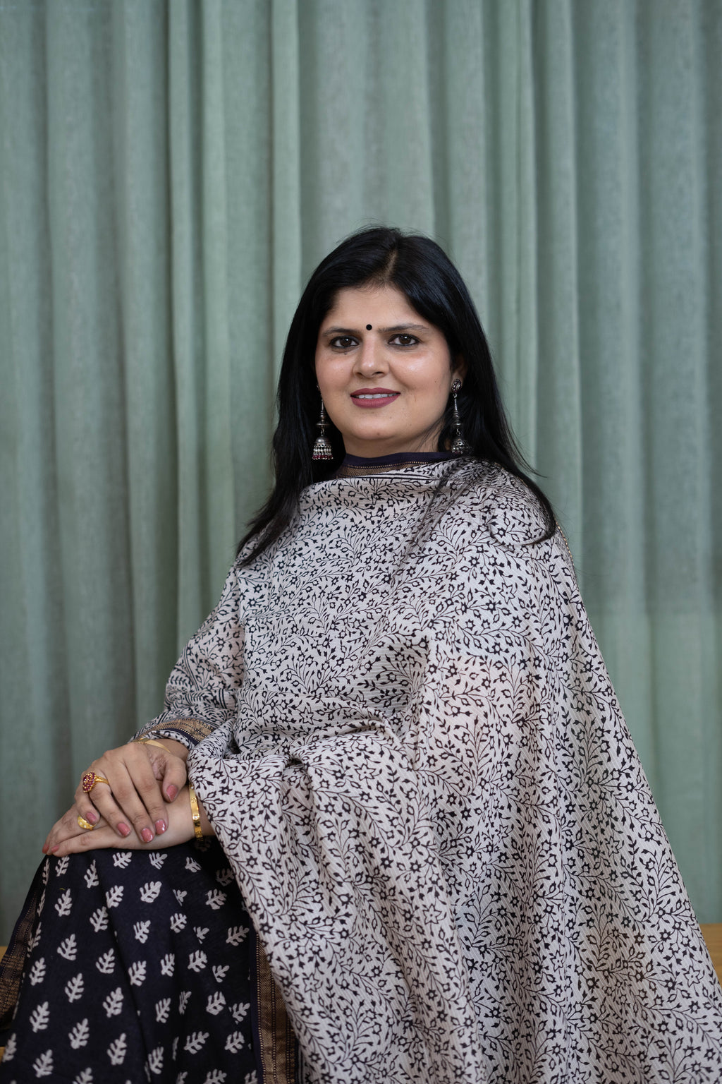 Handblock Bagh Maheshwari silk Suit Set – Grey Floral Kurta with Black Leaf Print Bottom