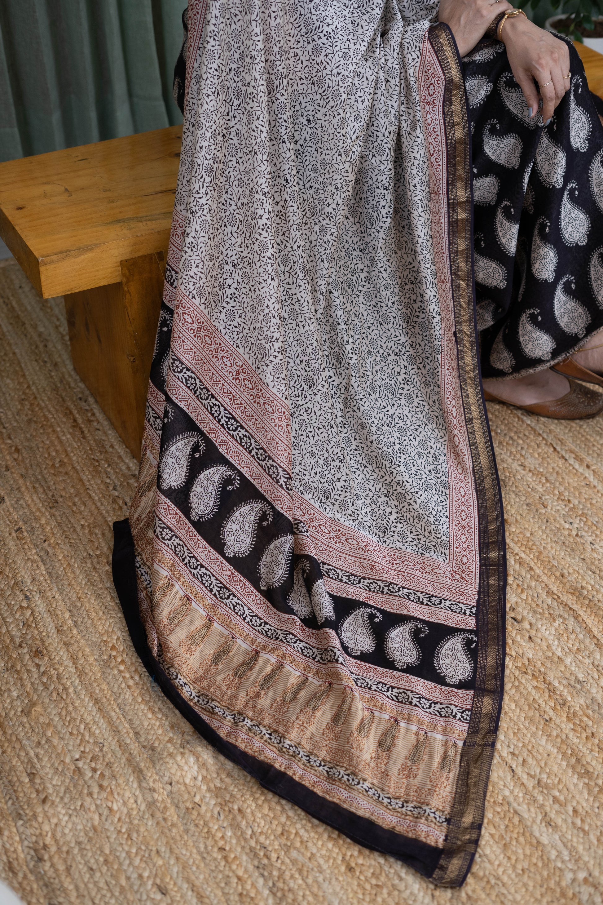 Handblock Bagh  Suit Set – Off-White Floral Kurta with Black Paisley Bottom